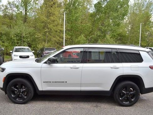 Used 2023 Jeep Grand Cherokee L Limited w/ Black Appearance Package AWD/4WD image 5
