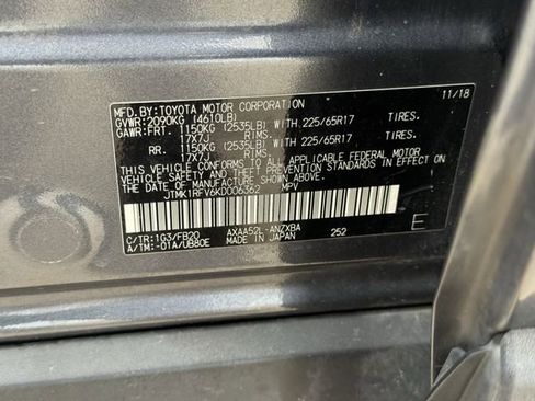 Used 2019 Toyota RAV4 LE w/ Carpet Mat Package image 33