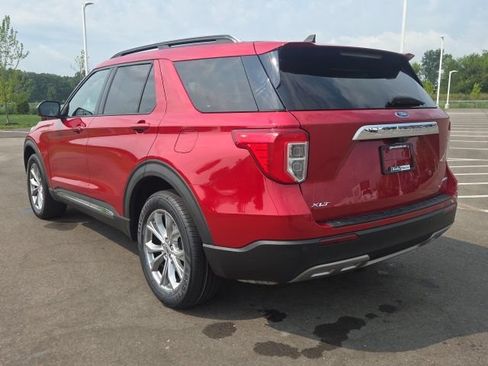 Used 2021 Ford Explorer XLT w/ Equipment Group 202A AWD/4WD image 14