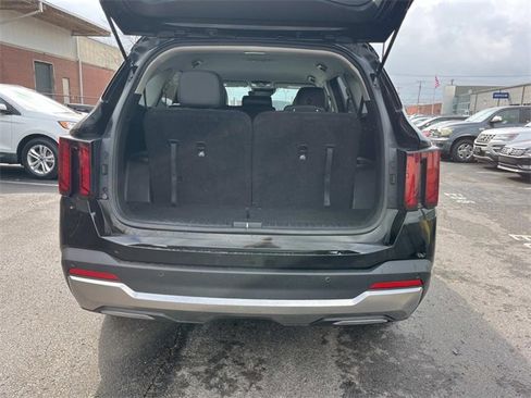 Used 2024 Kia Sorento S image 12