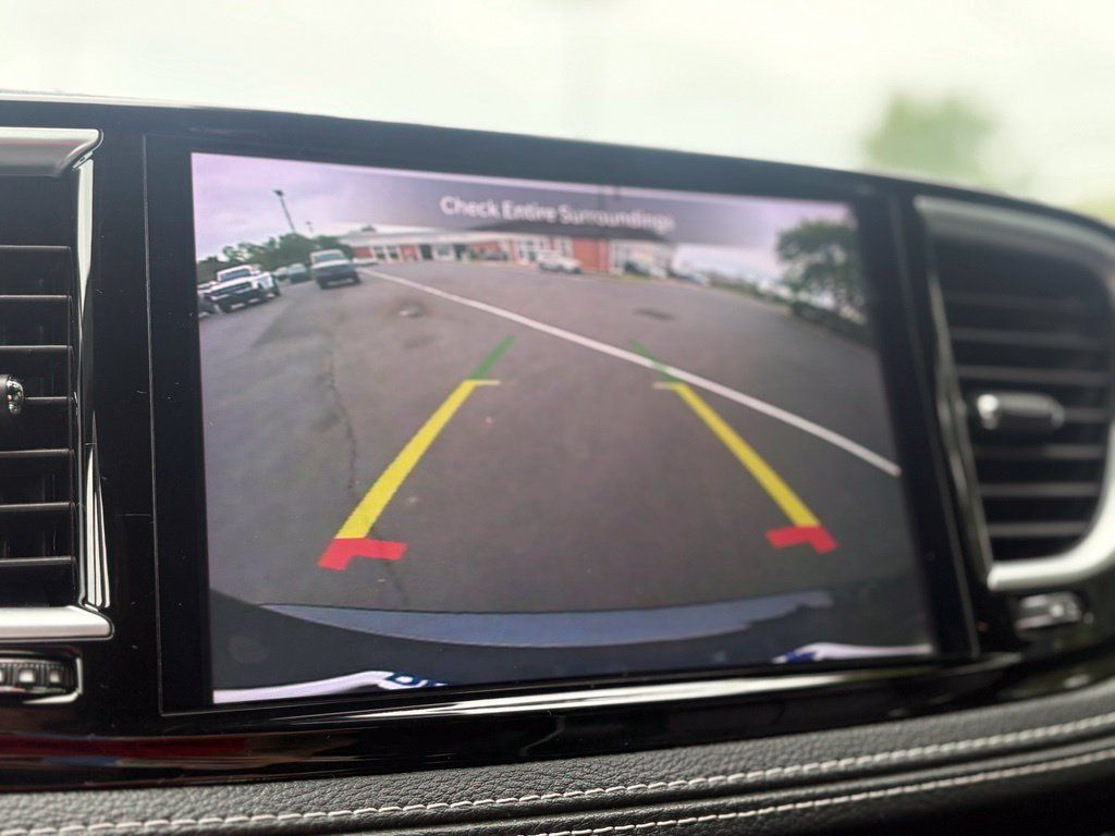 Used 2025 Chrysler Pacifica Limited FWD image 39