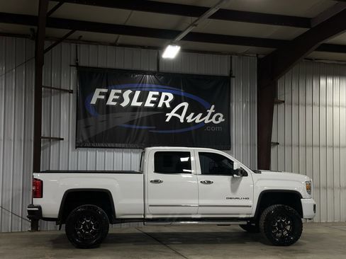 Used 2015 GMC Sierra 2500 Denali w/ Duramax Plus Package image 13