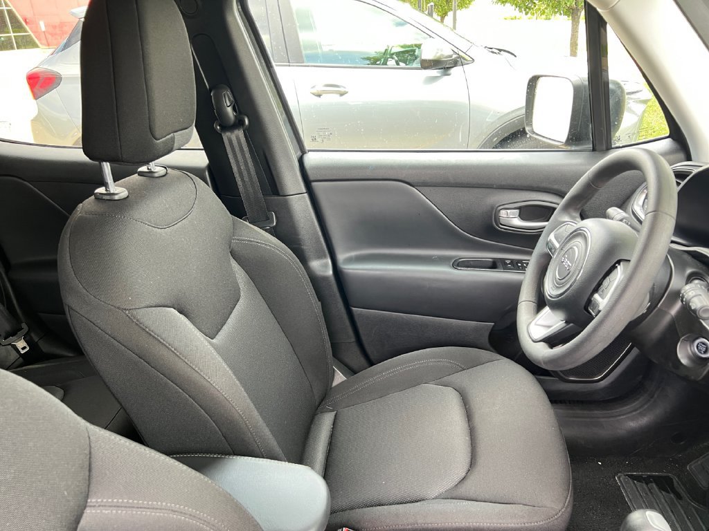 Used 2023 Jeep Renegade Latitude AWD/4WD image 50