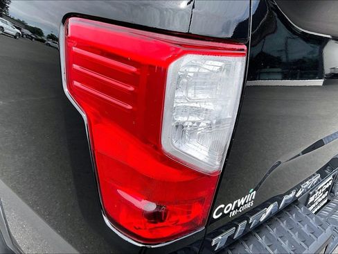 Used 2016 Nissan Titan PRO-4X AWD/4WD image 30