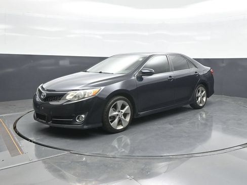 Used 2012 Toyota Camry SE FWD image 3
