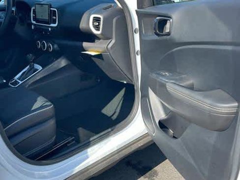 New 2025 Hyundai Venue Limited image 24