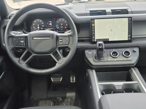 Used 2025 Land Rover Defender 110 V8 AWD/4WD image 18