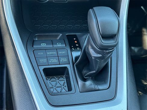 Certified 2025 Toyota RAV4 LE image 25