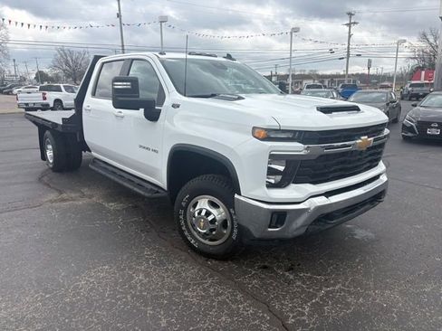 Used 2024 Chevrolet Silverado 3500 LT w/ Convenience Package image 3