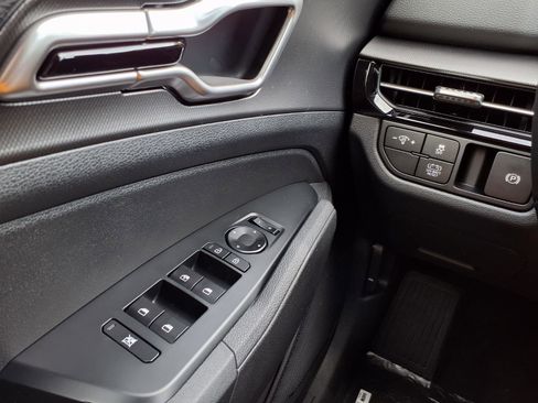 New 2026 Kia Sportage LX FWD image 12