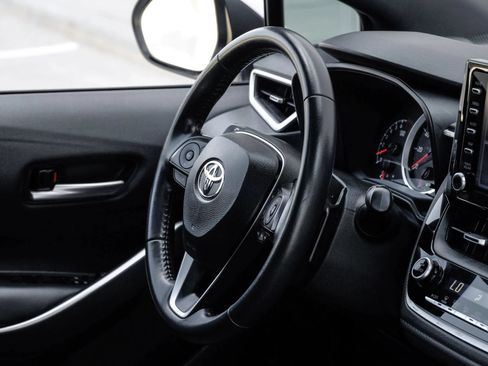 Used 2020 Toyota Corolla SE w/ SE Premium Package FWD image 16