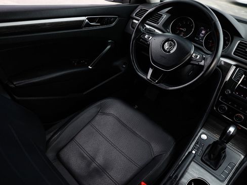 Used 2018 Volkswagen Passat 2.0T SE image 20