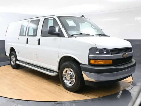 Used 2024 Chevrolet Express 2500 w/ Driver Convenience Package image 4