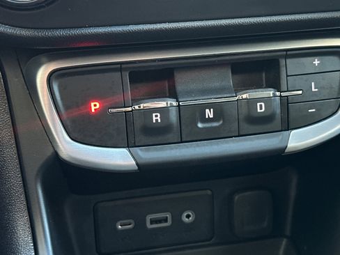 Used 2024 GMC Terrain SLE image 28