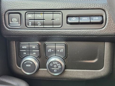 Used 2021 GMC Yukon Denali image 24