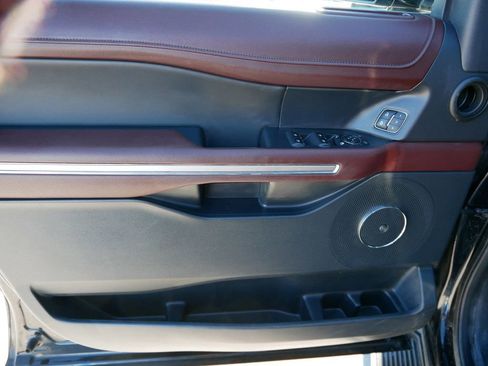 Used 2022 Ford Expedition Limited image 9