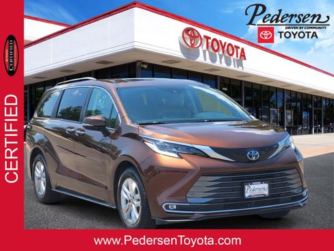 Certified 2021 Toyota Sienna Limited FWD image 1
