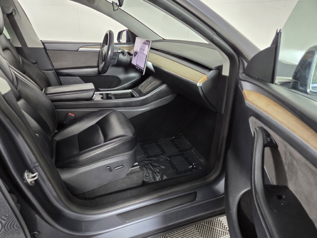 Used 2023 Tesla Model Y AWD image 27