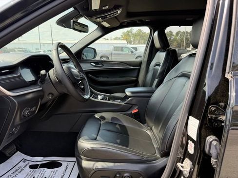 Used 2024 Jeep Grand Cherokee L Limited w/ Luxury Tech Group II image 7