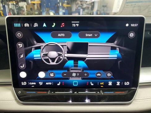 New 2025 Volkswagen Tiguan SE image 20