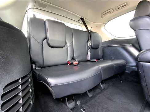 Used 2024 Nissan Armada SL w/ Captain's Chairs Package image 18