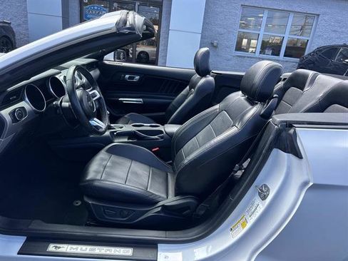 Used 2022 Ford Mustang Premium RWD image 33