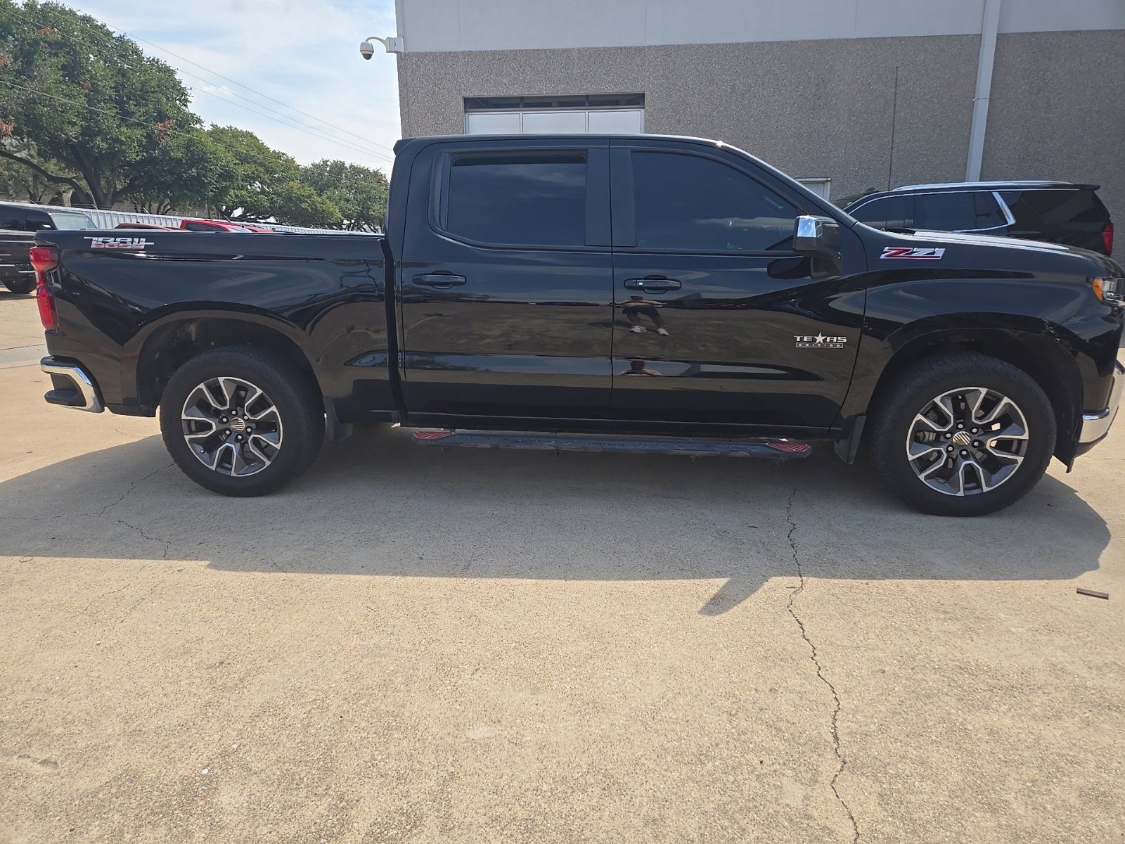 Used 2020 Chevrolet Silverado 1500 LT w/ Texas Edition AWD/4WD image 3