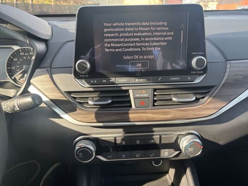 Used 2025 Nissan Altima 2.5 SV image 18