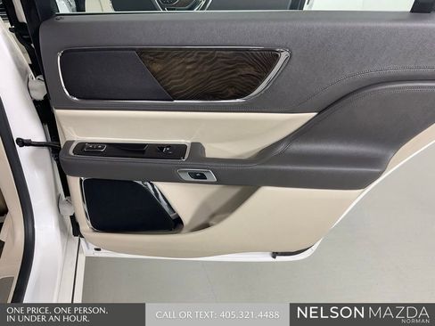 Used 2017 Lincoln Continental Select w/ Technology Package FWD image 23