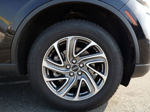 Used 2023 Lincoln Aviator AWD image 12