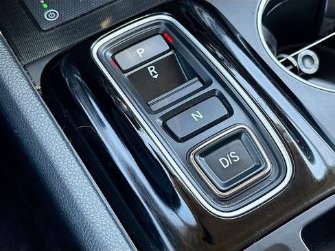 Used 2025 Honda Pilot Touring image 17