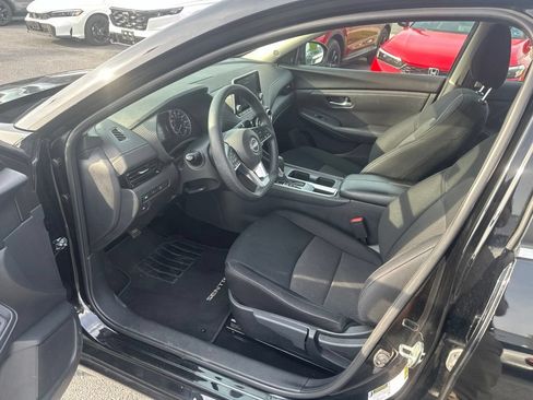 Used 2024 Nissan Sentra SV FWD image 9