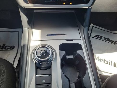 Used 2024 Ford Explorer XLT RWD image 18