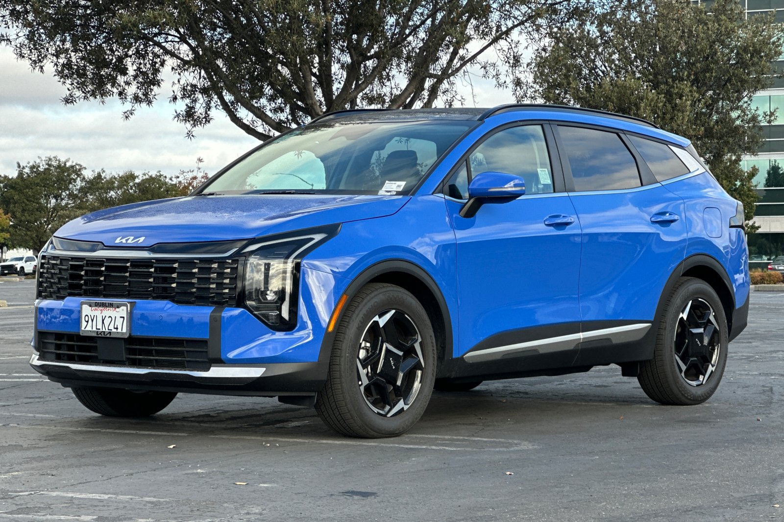 Certified 2026 Kia Sportage EX w/ EX Panorama Roof Package FWD image 9