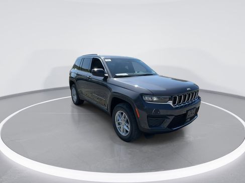 New 2025 Jeep Grand Cherokee Laredo X image 2