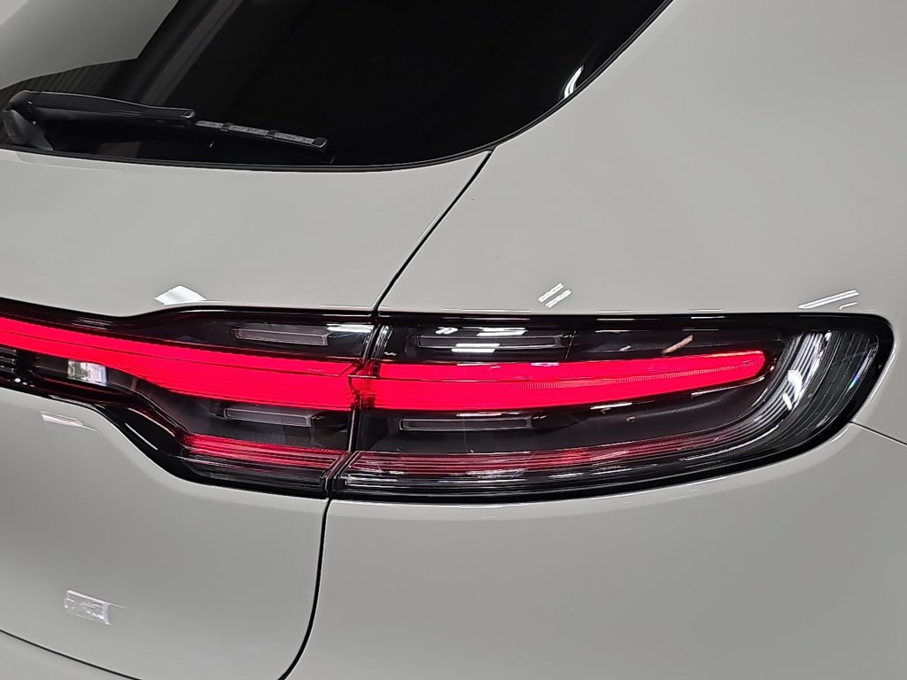 Certified 2026 Porsche Macan AWD/4WD image 30