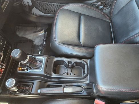 Used 2022 Jeep Gladiator Rubicon w/ Cold Weather Group AWD/4WD image 19