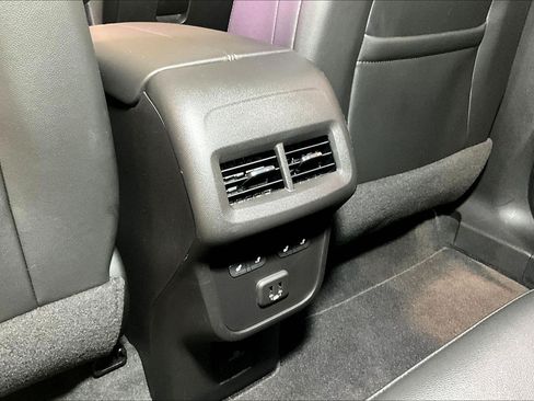Used 2023 Chevrolet Equinox Premier AWD/4WD image 11