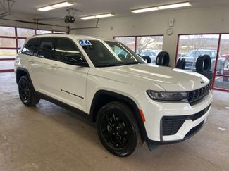 New 2026 Jeep Grand Cherokee Altitude video 1