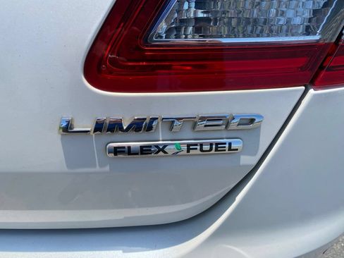 Used 2015 Ford Taurus Limited w/ Equipment Group 301A FWD image 9