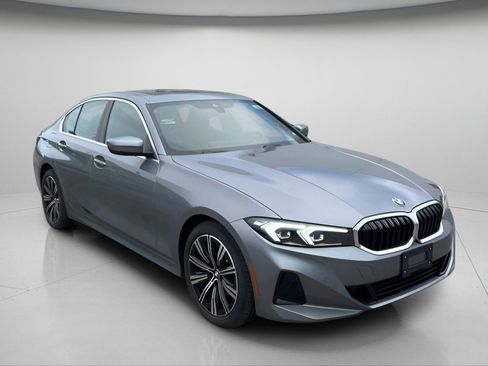 Used 2025 BMW 330i xDrive Sedan w/ Convenience Package image 2