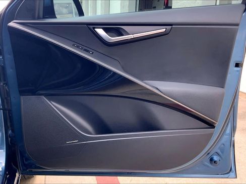 Used 2023 Kia Niro SX Touring image 20