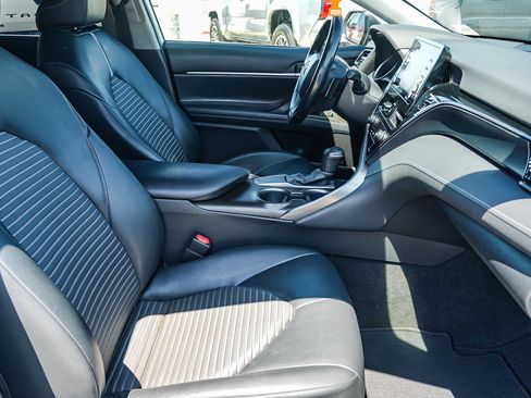 Used 2021 Toyota Camry SE w/ Convenience Package FWD image 19