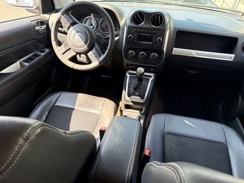 Used 2014 Jeep Compass Latitude FWD image 24