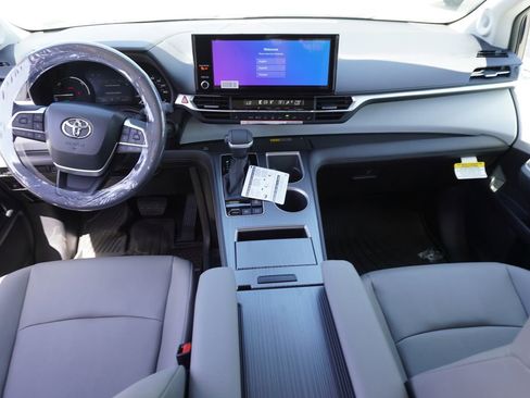 New 2026 Toyota Sienna XLE FWD image 12