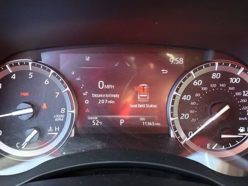 Used 2022 Toyota Highlander XLE image 12