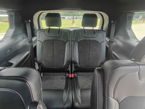 Used 2025 Jeep Grand Cherokee L Altitude RWD image 15