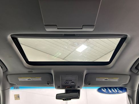 Used 2019 Chevrolet Suburban Premier AWD/4WD image 27