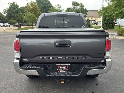 Used 2020 Toyota Tacoma TRD Off-Road w/ Blackout Package AWD/4WD image 11