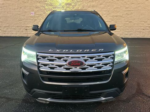 Used 2018 Ford Explorer XLT FWD image 8